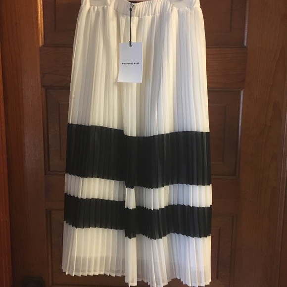 Who What Wear Dresses & Skirts - NWT Who What Wear black and white skirt